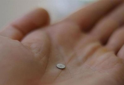"سماعات لاصقة".. تتجاوز "التقليدية" وتحل مشكلات السمع