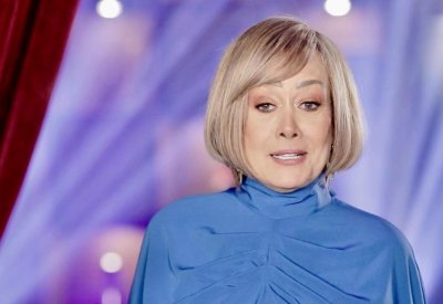 هالة فاخر والدة نضال الشافعى فى فيلم "ولاد زهرة"