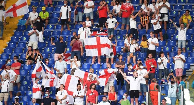 مدرجات ملاعب إنجلترا تستقبل الجماهير بسعة كاملة قريبا