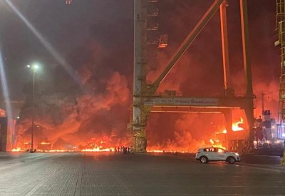 دوي إنفجار وحريق ضخم في دبي.. والمكتب الإعلامي يوضح التفاصيل