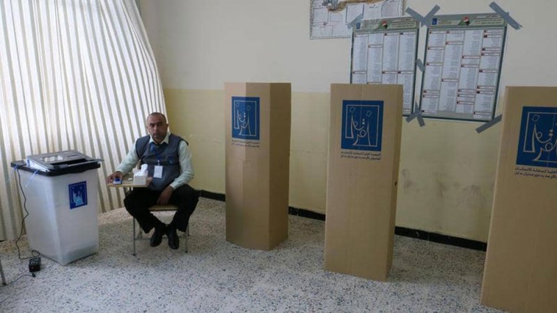 العراق يطوق الانتخابات بإجراءات "غير مسبوقة" لردع المزورين