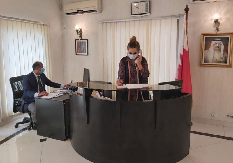 سفارة البحرين في إسلام آباد: معظم المواطنين المسجلين في السفارة والمتواجدين  في باكستان باشروا بأخذ التطعيم