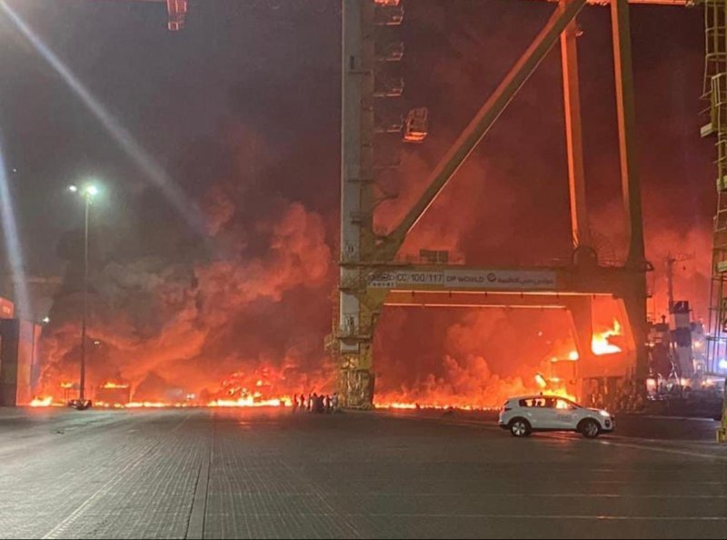 دوي إنفجار وحريق ضخم في دبي.. والمكتب الإعلامي يوضح التفاصيل
