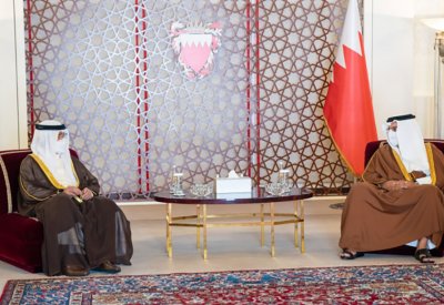 سمو ولي العهد رئيس مجلس الوزراء يلتقي الفائزين بجائزة رئيس مجلس الوزراء للصحافة في دورتها الخامسة