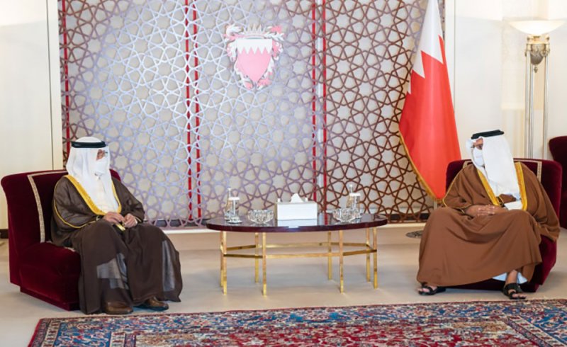 سمو ولي العهد رئيس مجلس الوزراء يلتقي الفائزين بجائزة رئيس مجلس الوزراء للصحافة في دورتها الخامسة