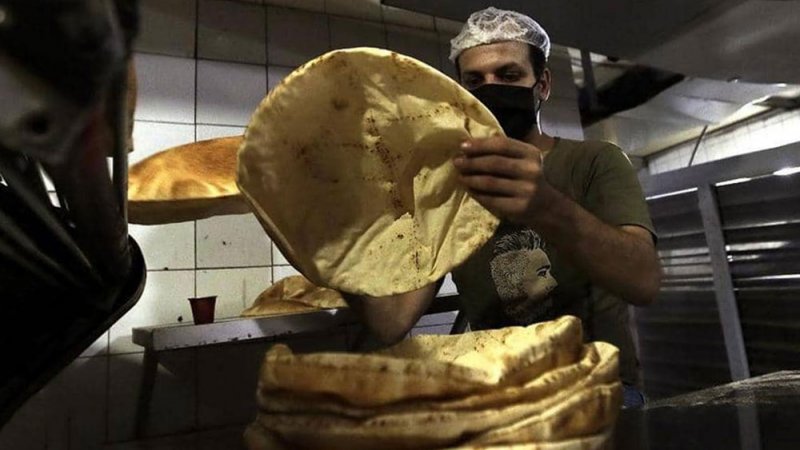 ارتفاع جديد بسعر الخبز في لبنان.. ومحتجون غاضبون في الشارع