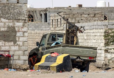 على وقع الخسائر بالبيضاء.. ميليشيا الحوثي تخوّن القبائل