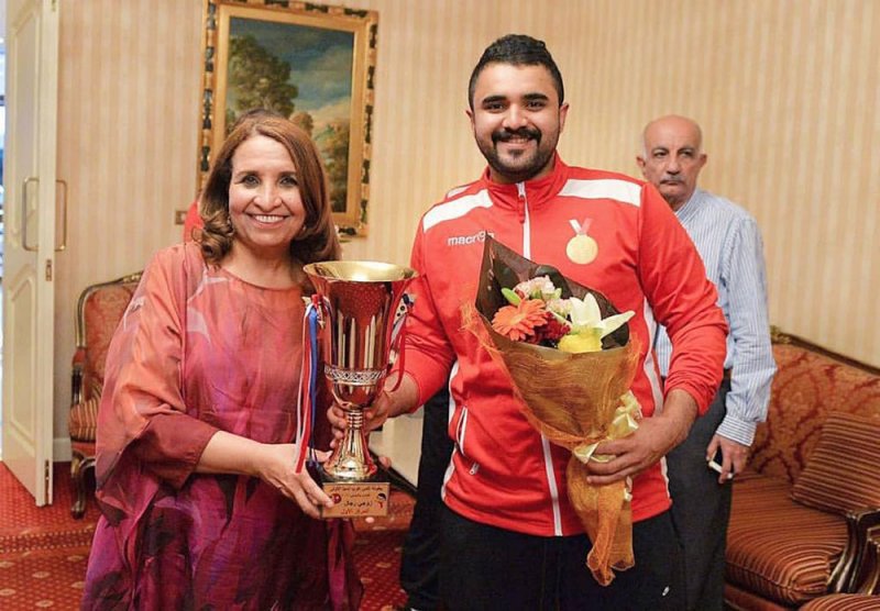 محمد عباس يعدل عن الإعتزال الدولي