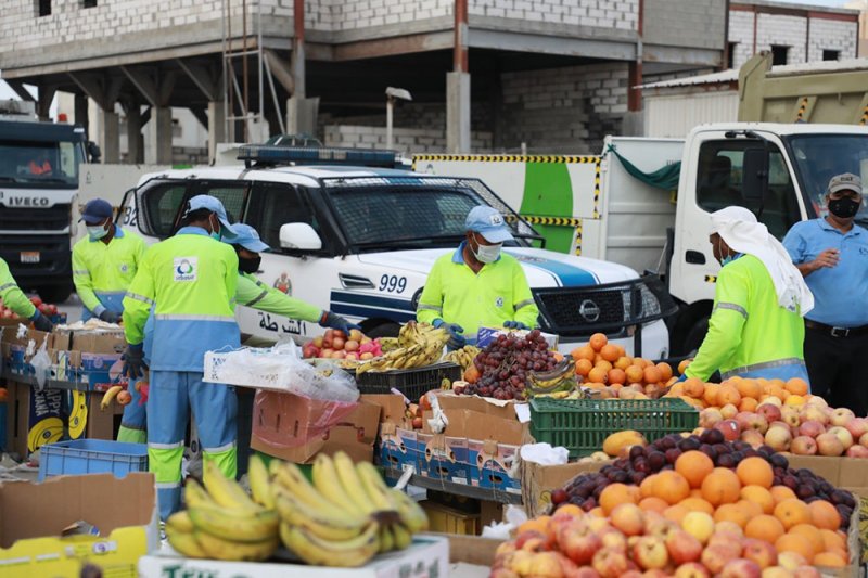 البلدية الجنوبية تزيل نحو 100 فرشة مخالفة للباعة الجائلين في راس زويد