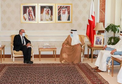 وزير الخارجية يستقبل نائب القائم بالأعمال لسفارة الولايات المتحدة الأمريكية لدى البحرين
