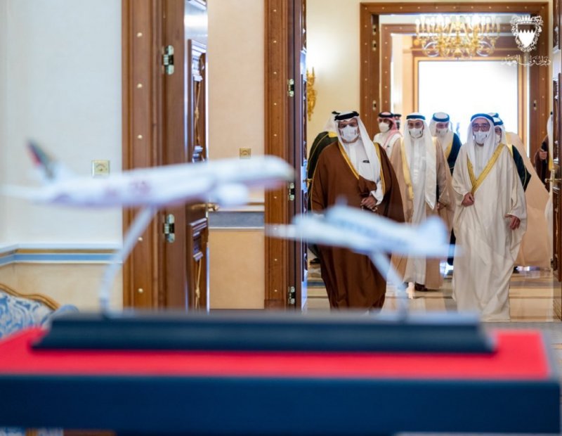 سمو ولي العهد رئيس مجلس الوزراء يستقبل وزير الصناعة والتجارة رئيس مجلس إدارة طيران الخليج