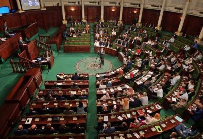 تونس تقر قانونا للإنعاش الاقتصادي وتسوية مخالفات الصرف