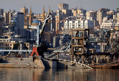 لبنان على حافة الانهيار.. وفرنسا: بسبب السياسيين