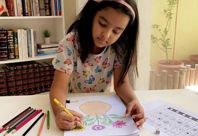45 طالباً رساماً يطورون مهاراتهم ببرنامج "التربية" الصيفي