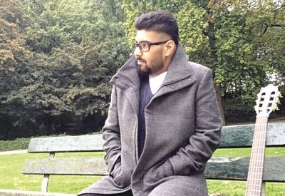 عبدالله الباروني يعيد اغاني الإخوة البحرينية