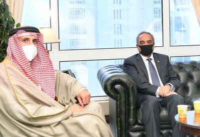 وزير الأشغال والبلديات يستقبل سفير البحرين لدى دولة إسرائيل