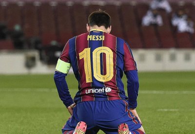 الاتفاق تم.. ميسي يضحي بنصف راتبه من أجل برشلونة