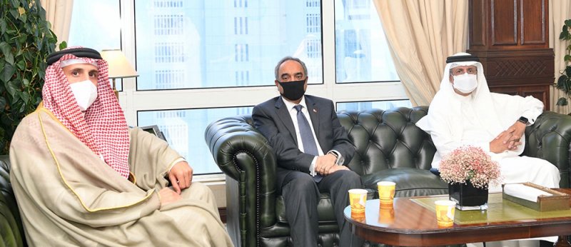 وزير الأشغال والبلديات يستقبل سفير البحرين لدى دولة إسرائيل