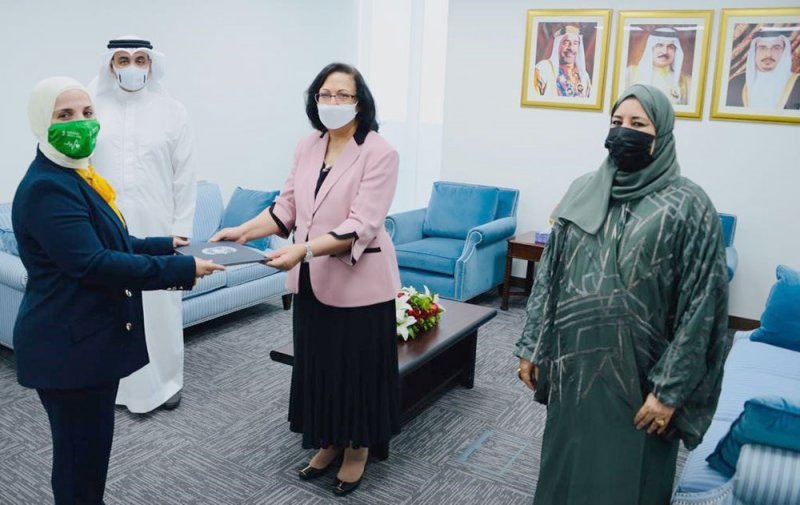 وزيرة الصحة تتسلم أوراق تفويض ممثل منظمة الصحة العالمية لدى مملكة البحرين