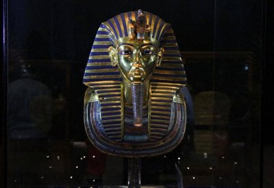 "سر" في قناع توت عنخ آمون قد "ينسف المفاهيم السابقة"