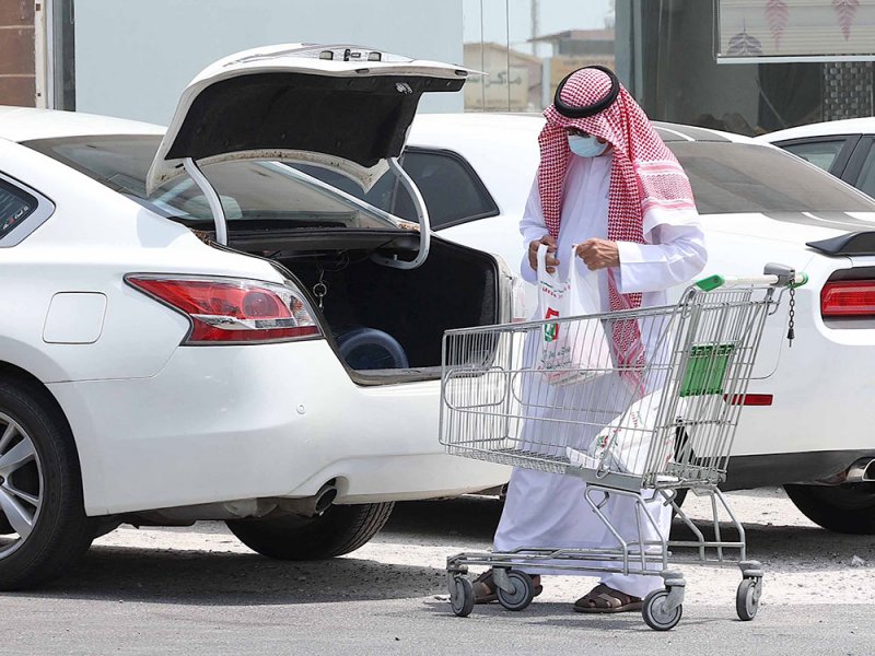 بالصور: الغالبية لم يخلعوا الكمامات بالأماكن الخارجية في أول الأيام الخضراء