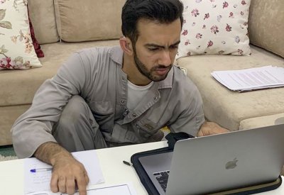 توفير معلمي إشارة بمختلف المواد.. طلبة صُم ينهون عاماً دراسياً ناجحاً بمراكز التعليم المستمر