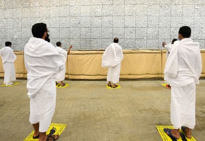 جميع الحجاج ينهون رمي الجمرات