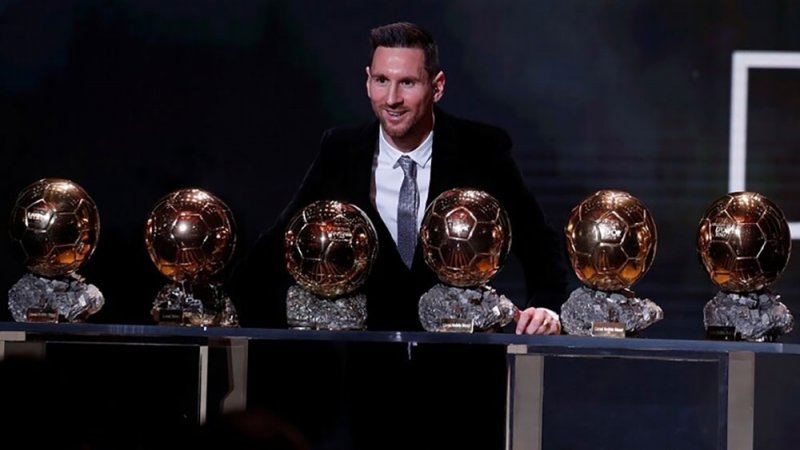 صحيفة مدريدية: انسوا البقية وامنحوا الكرة الذهبية لميسي طالما أنه يلعب!