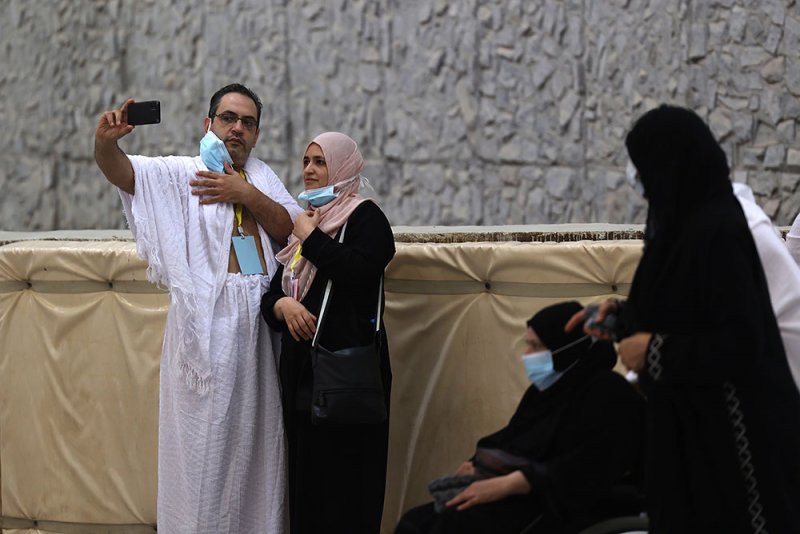 الحجاج يستقبلون أول أيام التشريق في مشعر منى