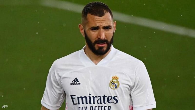 ريال مدريد يعلن إصابة بنزيما بكورونا