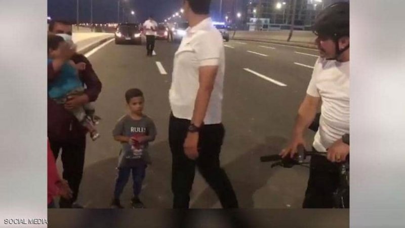 بالفيديو: السيسي في حوار مع ربّ عائلة مصرية: بتقبض كام وهل بيكفوا؟