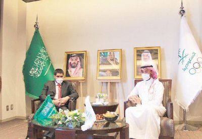 سمو الشيخ عيسى بن علي يلتقي الأمير عبدالعزيز بن تركي