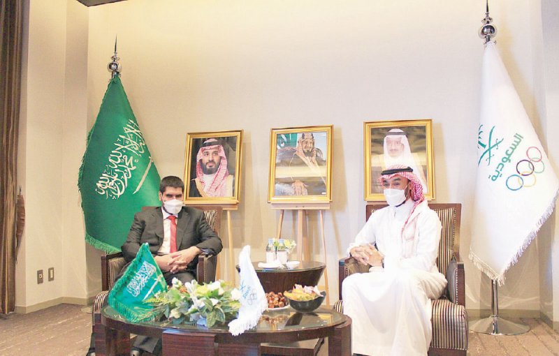 سمو الشيخ عيسى بن علي يلتقي الأمير عبدالعزيز بن تركي