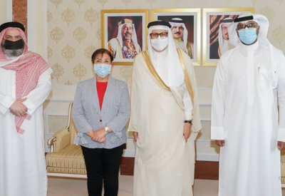 وزير الخارجية يستقبل مديرة مركز تفوق الاستشاري للتنمية ورئيس جمعية الحقوقيين البحرينية ورئيس جمعية العلاقات العامة البحرينية