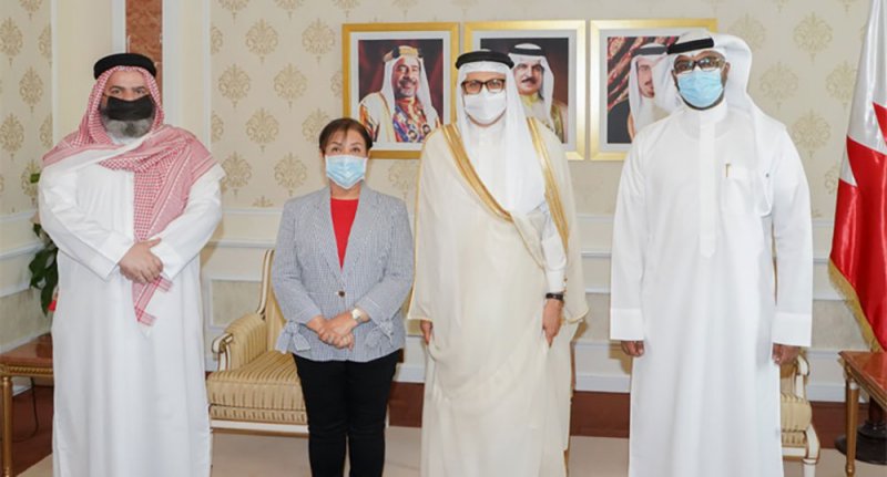 وزير الخارجية يستقبل مديرة مركز تفوق الاستشاري للتنمية ورئيس جمعية الحقوقيين البحرينية ورئيس جمعية العلاقات العامة البحرينية