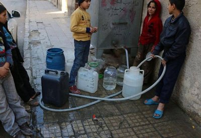 ليست مبالغة.. الماء أغلى من البنزين في هذا البلد