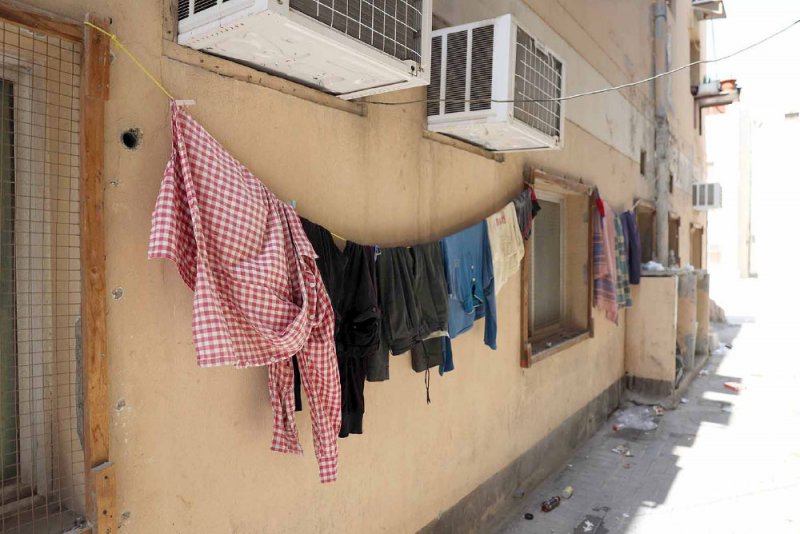 نشر ملابس الآسيويين بالشوارع  يشوِّه وجه “المنامة”
