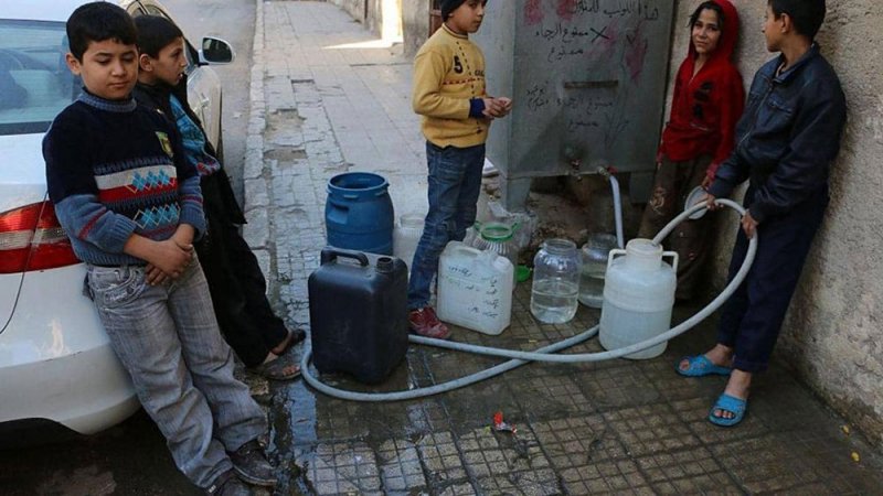 ليست مبالغة.. الماء أغلى من البنزين في هذا البلد