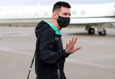ميسي يغادر برشلونة مجددا
