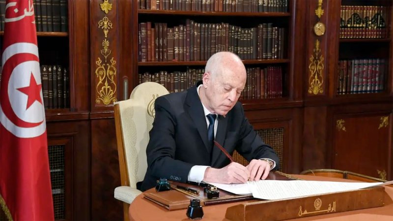 تونس تترقب خارطة الطريق بعد القرارات الاستثنائية