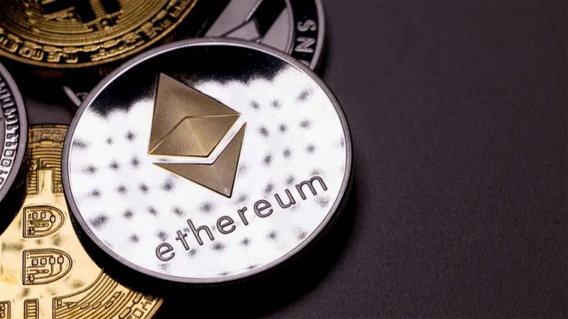 إيثريوم تهدد عرش بيتكوين.. نمو ضخم في النصف الأول