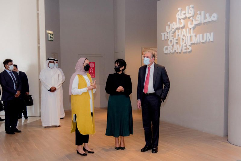 وزير الخارجية الباكستاني يزور متحف البحرين الوطني