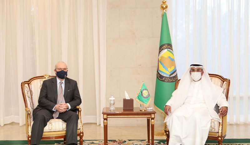 الأمين العام لمجلس التعاون والمبعوث الأمريكي الخاص لليمن يؤكدان أهمية الضغط على الحوثيين لإنهاء الأزمة في اليمن