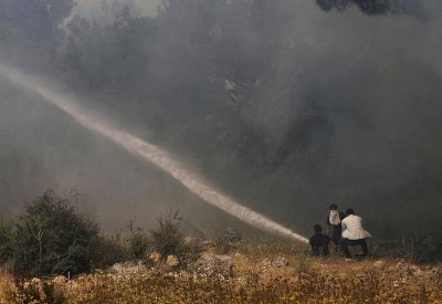 تجدد الحرائق ليلا شمالي لبنان.. والجيش يرسل طوافتي إطفاء