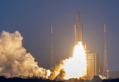 صاروخ "أريان 5" ينطلق إلى الفضاء حاملاً قمرين اصطناعيين
