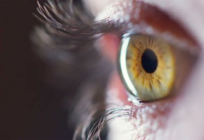احذروا جداً من كورونا.. تشوهات قد تطال شبكية العين