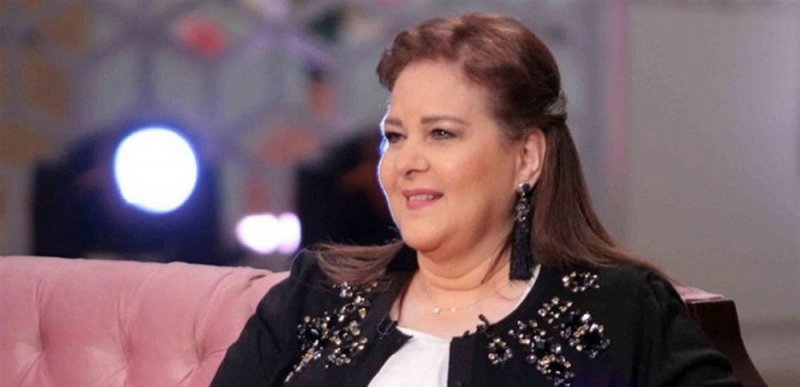مصدر طبي يكشف "تطورات خطيرة" بحالة دلال عبد العزيز