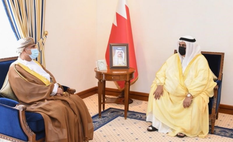 مستشار جلالة الملك للشؤون الدبلوماسية يستقبل سفير سلطنة عمان بمناسبة انتهاء فترة عمله