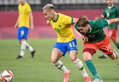 البرازيل تهزم المكسيك وتبلغ نهائي كرة القدم