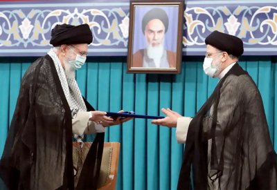 خامنئي ينصّب إبراهيم رئيسي رئيساً جديداً لإيران